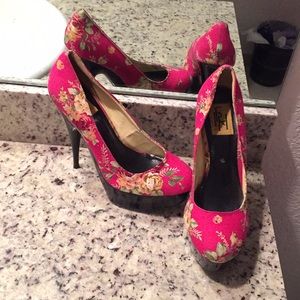 Floral pink pump